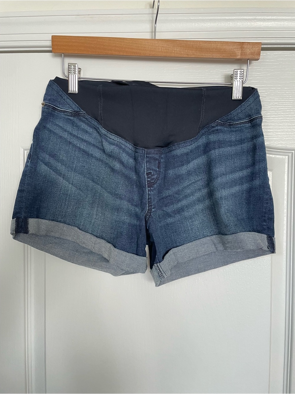 Isabel Maternity by Ingrid & Isabel - Maternity Midi Short - Size 4